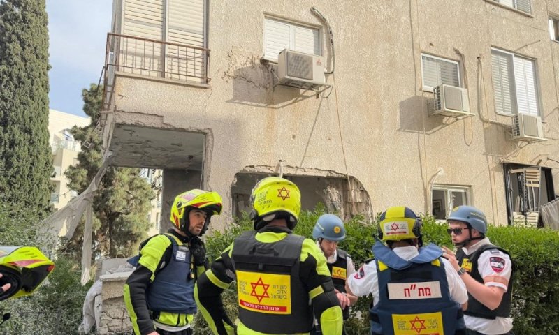 מטח טילים מאיראן: נפילות שברי יירוט במספר מוקדים ברמת גן ללא נפגעים