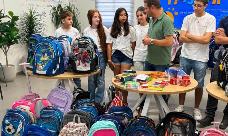 מראשון לציון באהבה: מאות תיקי בית ספר וציוד לימודי יחולקו לילדים לקראת פתיחת שנת הלימודים