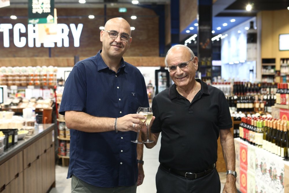שוברים את מעגל העוני:    בכירי רשת טיב טעם בטקס חגיגי לתורמת 105,270 אלף ₪  למען ארגון פתחון לב 