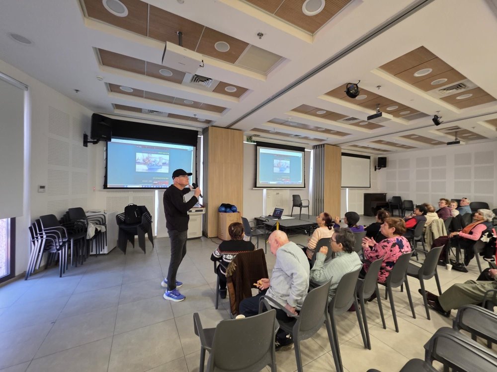 חוסן זהב תחת טילים: עמותת על"ה ממשיכה בפעילות לבני הגיל השלישי גם במלחמה