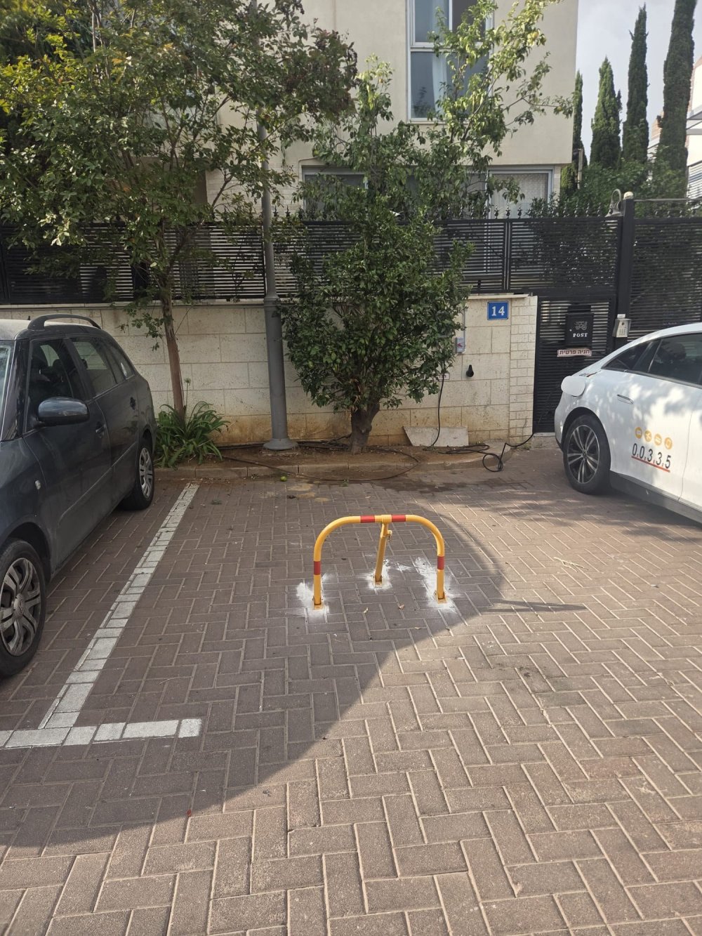 המרחב הציבורי שייך לכולם: תושב ראשון לציון התקין מחסום חניה פרטי בשטח ציבורי - ונקנס