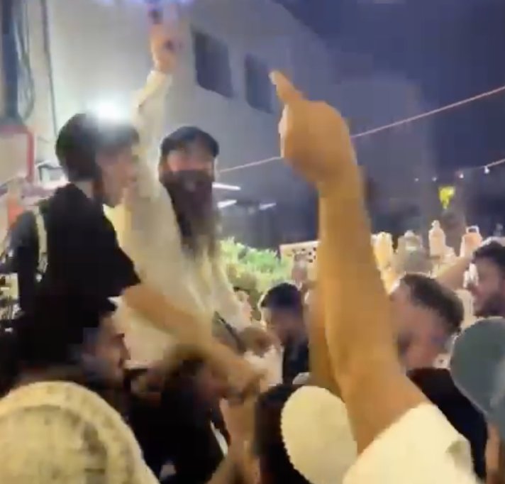 ״שיישרף לכם הכפר״ : סערה ברמת גן בעקבות שירה גזענית באירוע לקראת שמחת תורה