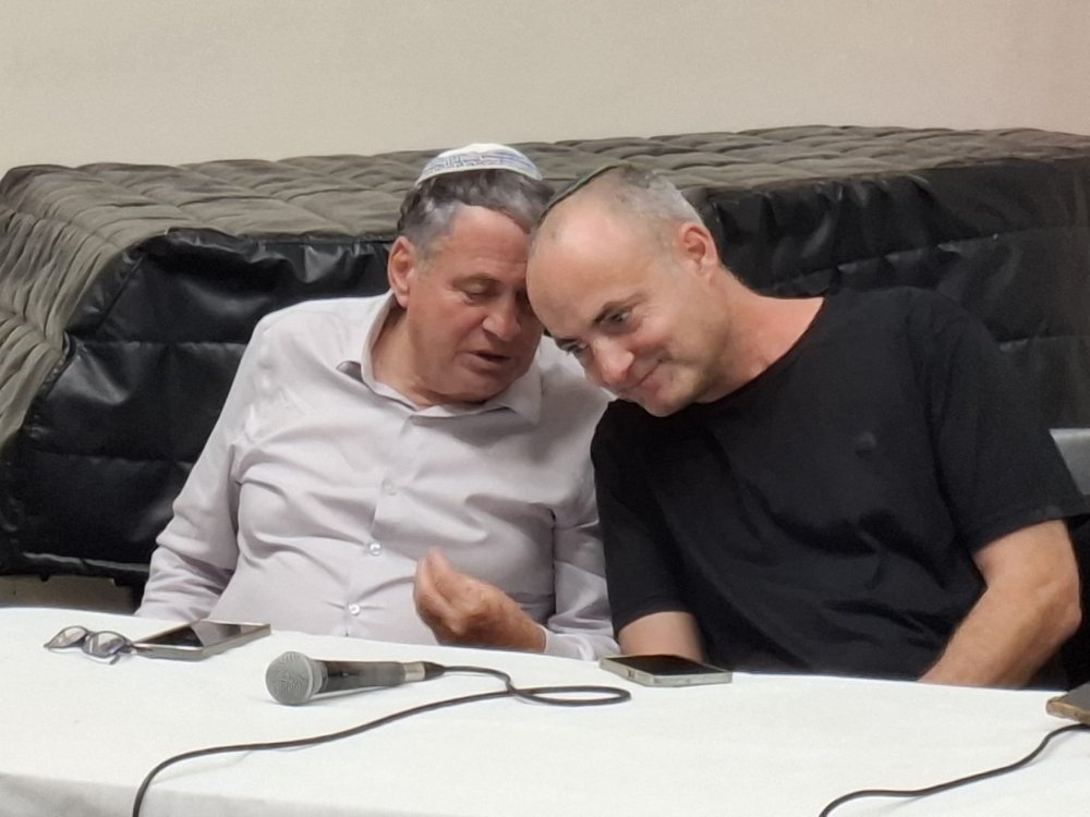 מוסי רז: "מוכן לוויתורים בסוגיית גיוס החרדים למען האחדות"