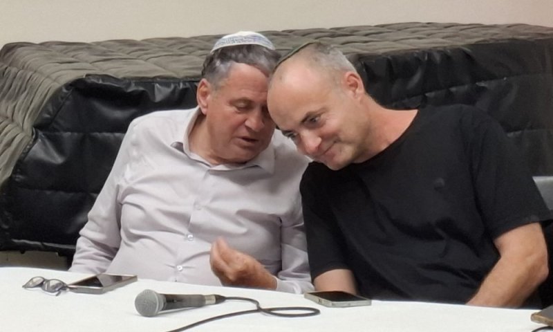 מוסי רז: "מוכן לוויתורים בסוגיית גיוס החרדים למען האחדות"