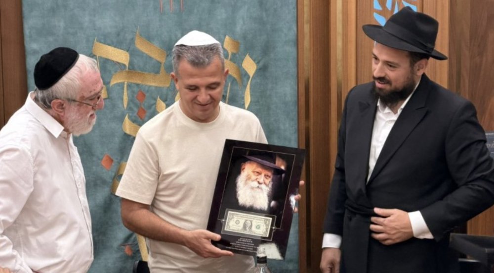 באחדות לקראת השנה החדשה: שלוחי חב״ד ברמת גן נפגשו עם ראש העיר