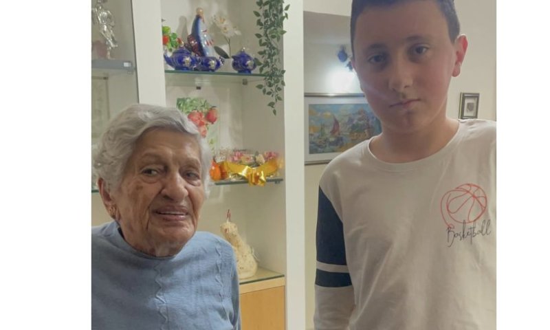 משלוח מנות של נחמה: קהילת אמית המר רחובות מחבקת את המשפחות השכולות