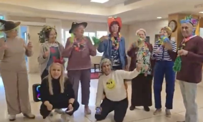 גם בצל המלחמה: דיירי &ldquo;לב רחובות&rdquo; יצאו לשמח בפורים