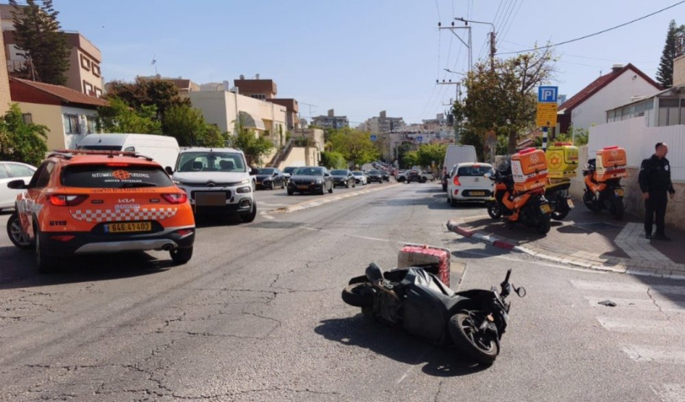 רוכב אופנוע נפצע בתאונה בחולון