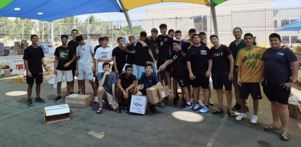 פותחים שנה של חסד: 20 אלף סלי מזון נארזו בישיבת אמית עמיחי ברחובות