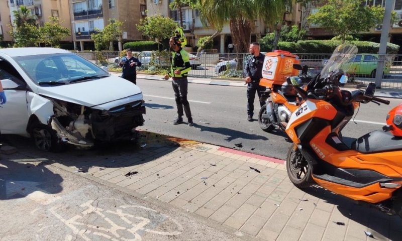 נהג נפצע בתאונה עצמית בחולון