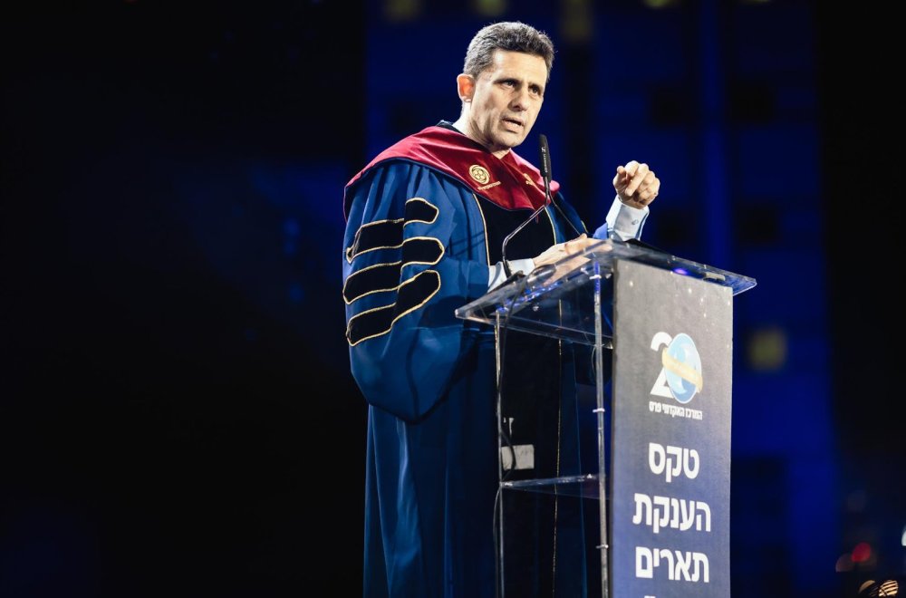 כ-10,000 חגגו ברחובות: 2,600 בוגרי המרכז האקדמי פרס קיבלו תארים בטקס מרגש
