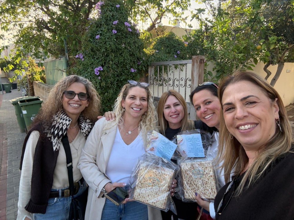 היוזמה המרגשת של מנהלת "רמז":  ביקור בהפתעה בבתי המורים