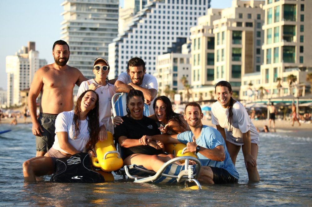 קבוצת גלישה ייחודית לפצועות ופצועי צה"ל ולאנשים עם מוגבלות נפתחה בראשון לציון
