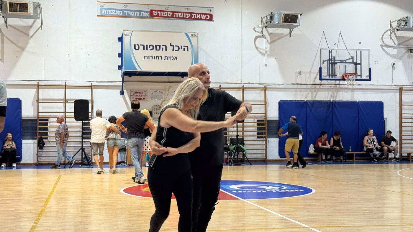 רחובות רוקדת: מאות תושבות ותושבים השתתפו בסדרת ״רוקדים עם מרקידים״ של עיריית רחובות