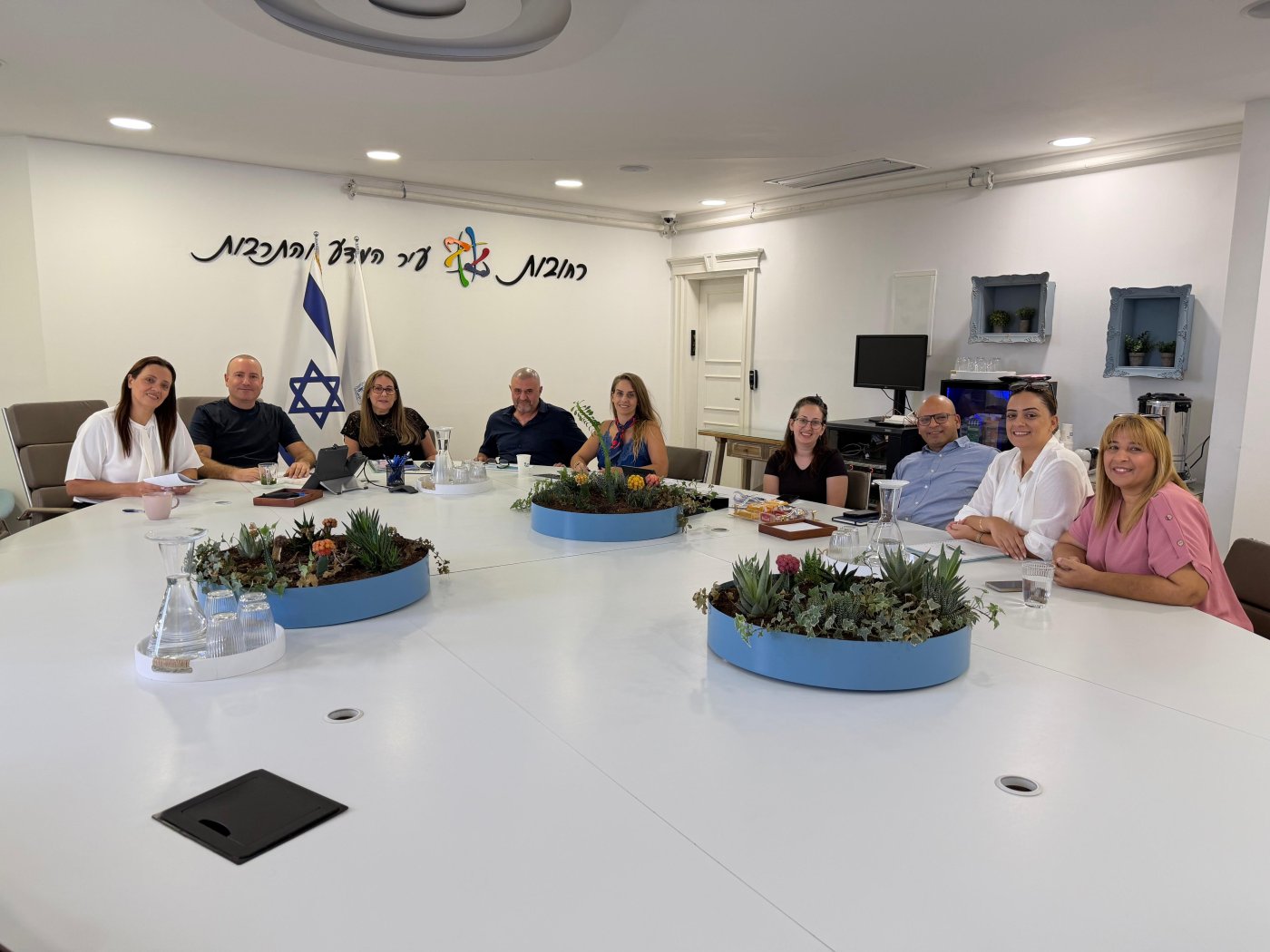 בשורה לעובדי החברה העירונית רחובות: התקדמות משמעותית לקראת חתימת הסכם קיבוצי חדש