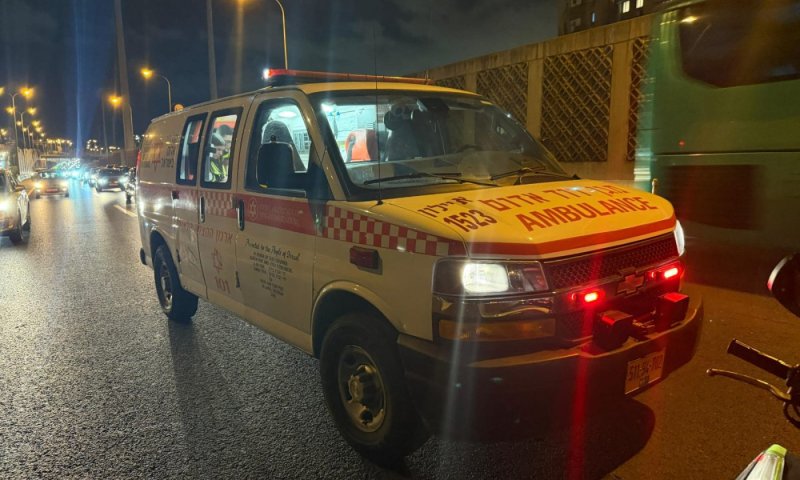 במהלך הלילה: פצועים בבת ים בתאונה ובאירוע נוסף