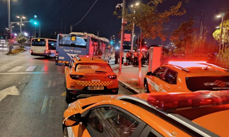 הולך רגל נפגע מאוטובוס בחולון