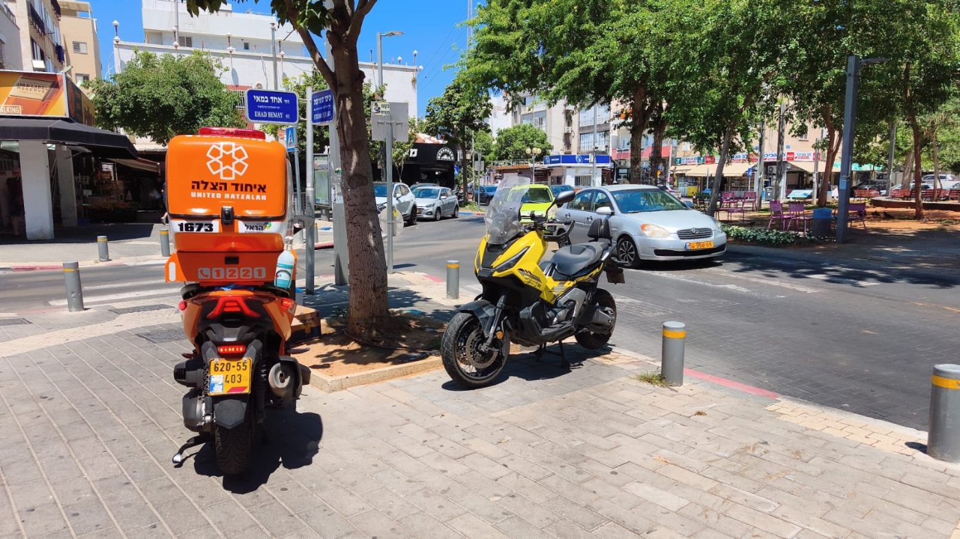 אב ובתו נפגעו בתאונת אופנוע בחולון