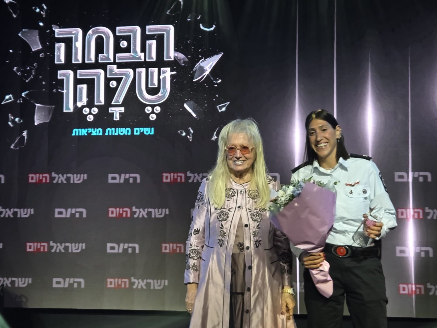 לוחמת האש איריס זריני מחולון, קיבלה את אות "ישראל היום"