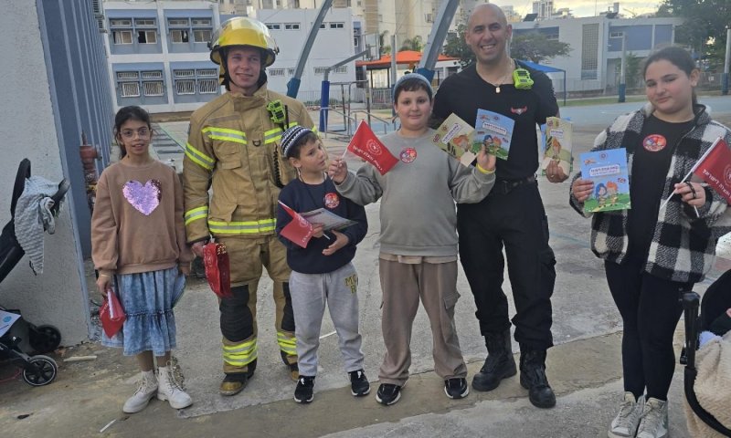 כבאות והצלה עם הסברה במקלטים ובזום לילדי חולון ובת ים