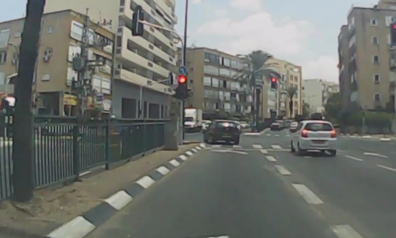 פצצות מתקתקות: עליה במספר הדוחות על נסיעה באור אדום