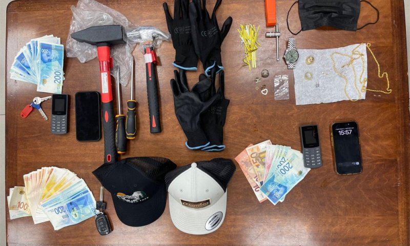 נעצרו חשודים בפריצה לדירות בחולון בת ים והסביבה