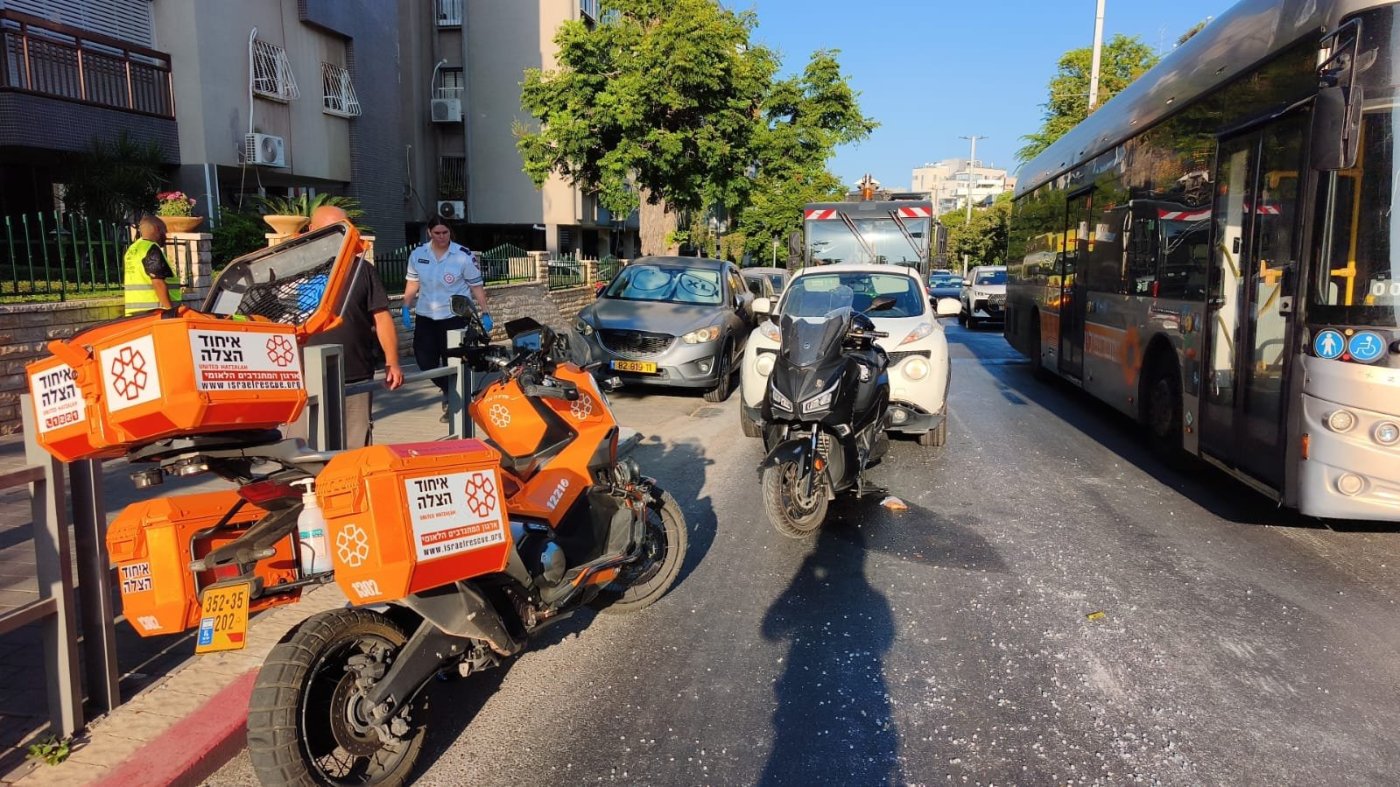 רוכב אופנוע נפצע בתאונה בחולון