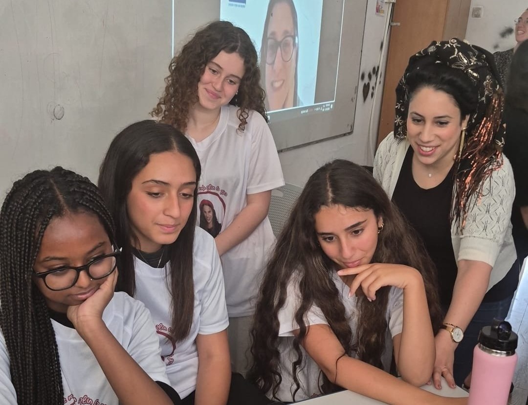 תלמידות משני בתי ספר בבת ים זכו בתחרות בניית אתרים