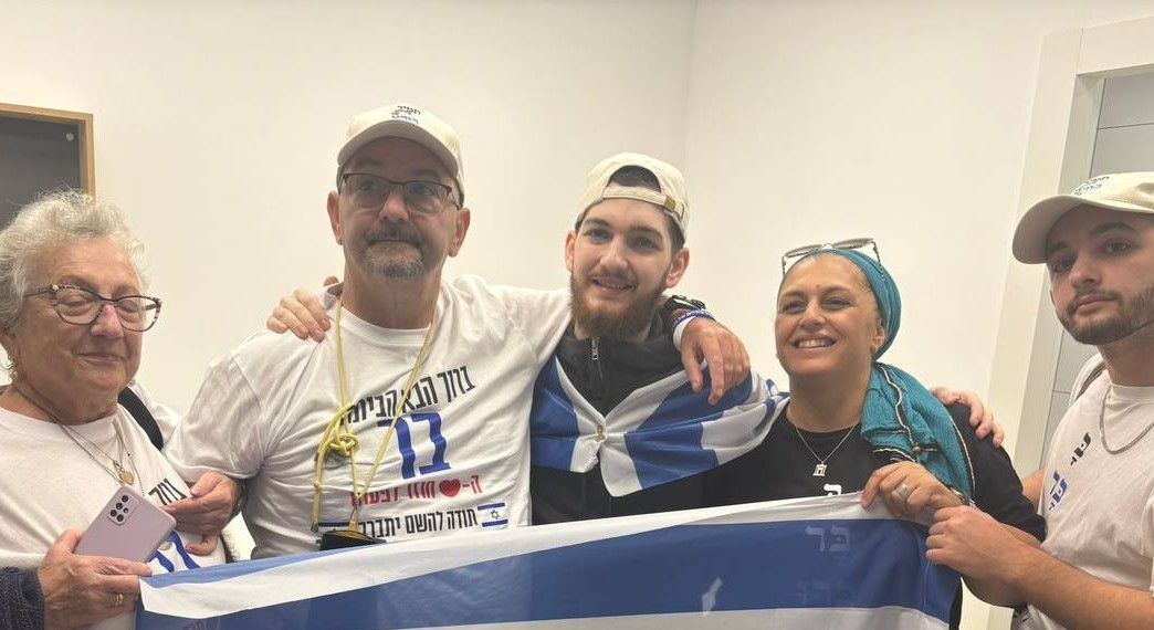 בר קופרשטיין חזר לישראל והתאחד עם משפחתו