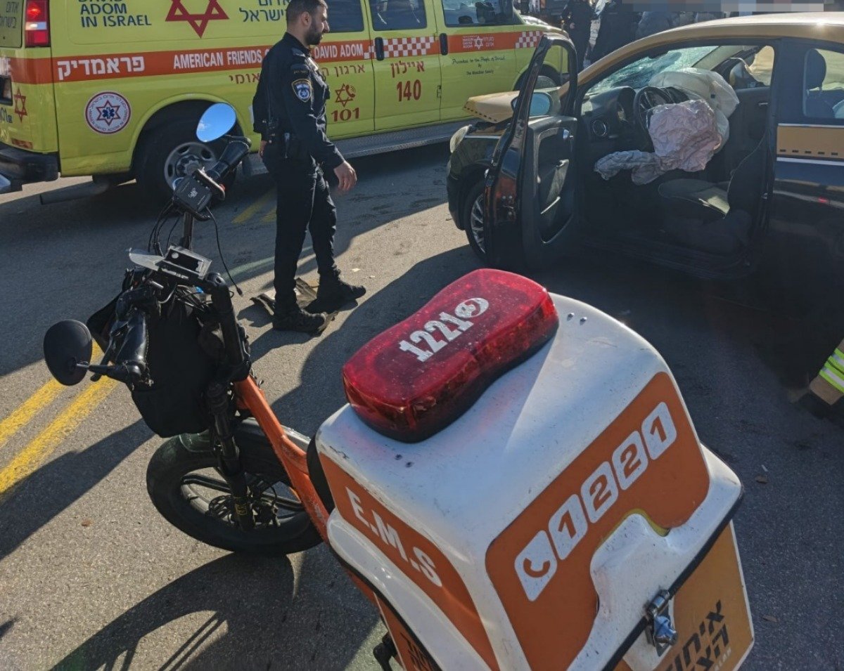אשה נפצעה בינוני בתאונה בין שני כלי רכב בבת ים