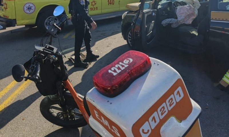 אשה נפצעה בינוני בתאונה בין שני כלי רכב בבת ים