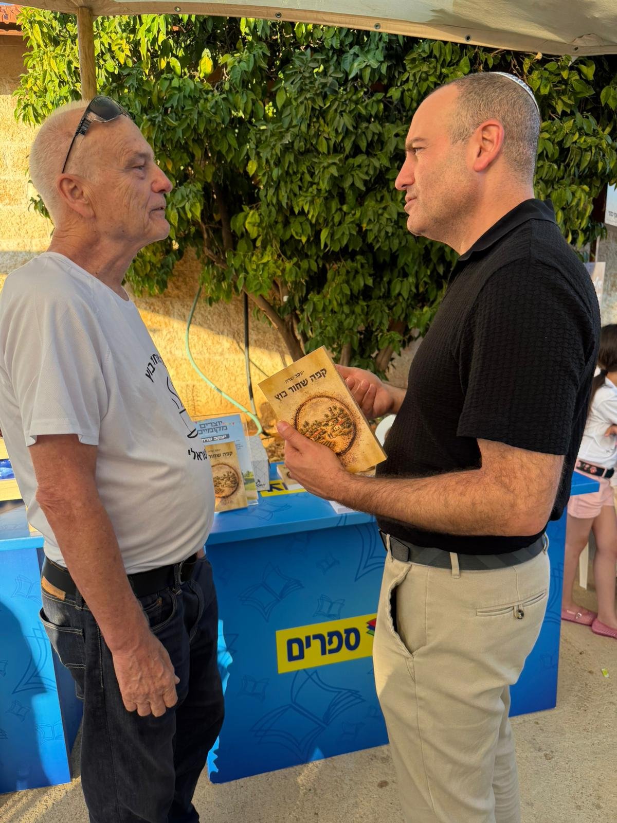 אולפני רחובות, מאושר לשימוש במתן קרדיט.