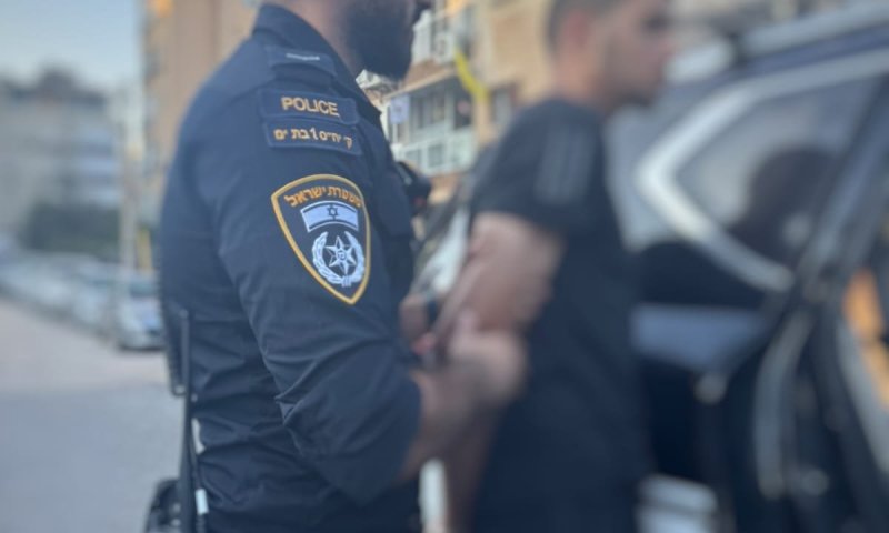 פלסטיני "נתפס על חם" כשפרץ לרכב בבת ים