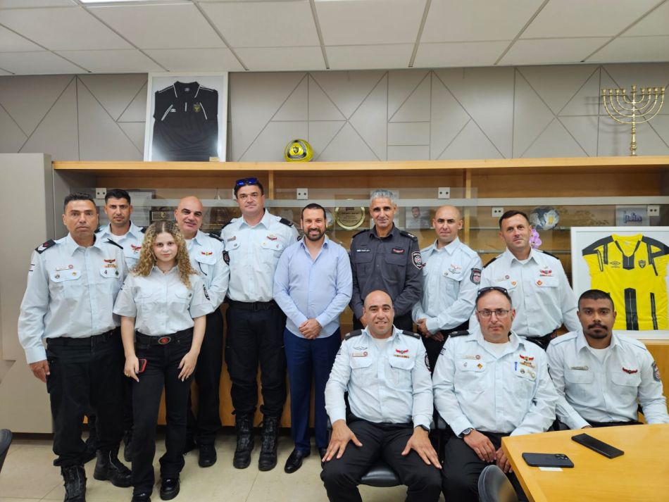 לוחמי האש שהצילו חיים הוזמנו אל לשכת ראש עיריית חולון