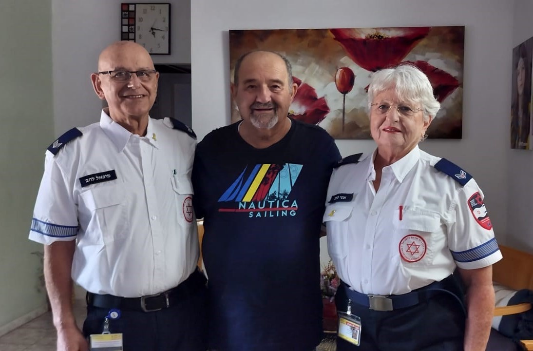 ראשון לציון: חובשי מד"א, הצילו את חייו של יעקב, בשדה התעופה בגרמניה