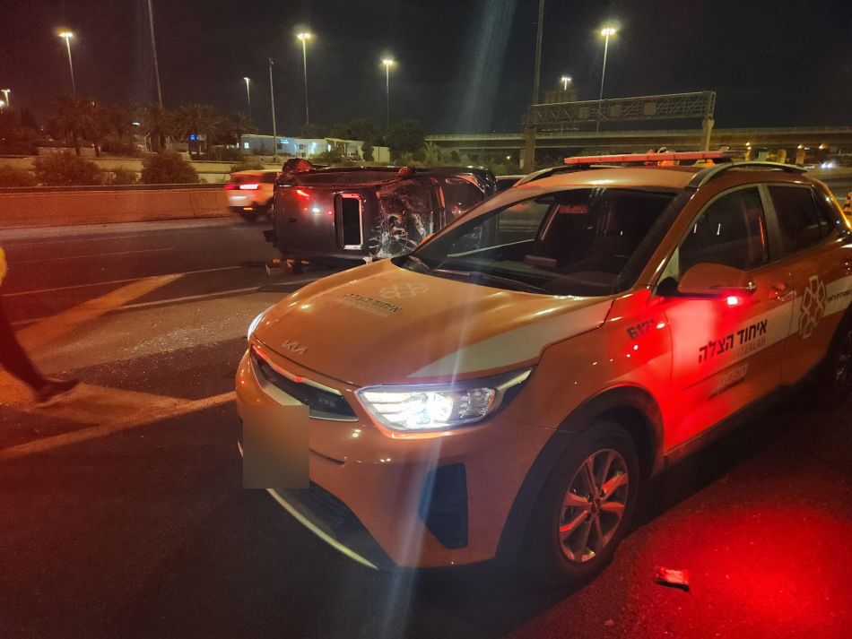 שני צעירים נפצעו בהתהפכות רכב סמוך לראשון לציון