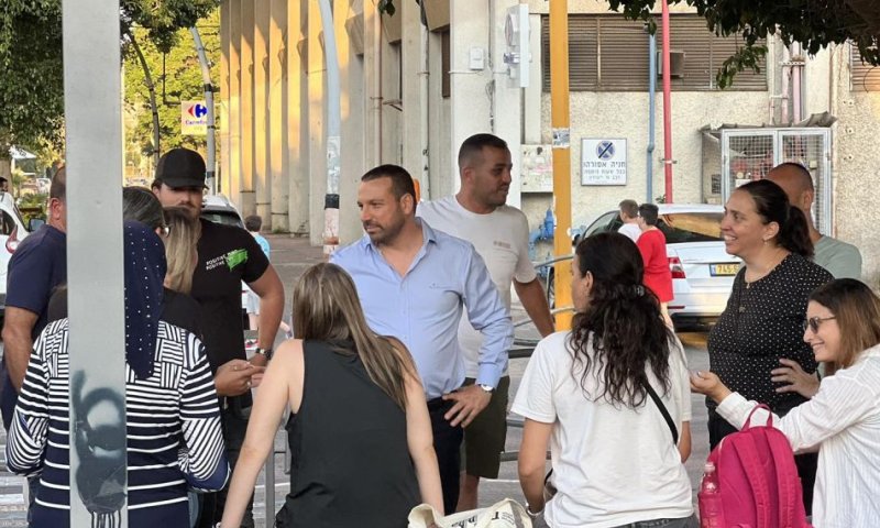 ראש העיר שי קינן עם בשורות לתושבי חולון בעקבות ישיבת המועצה