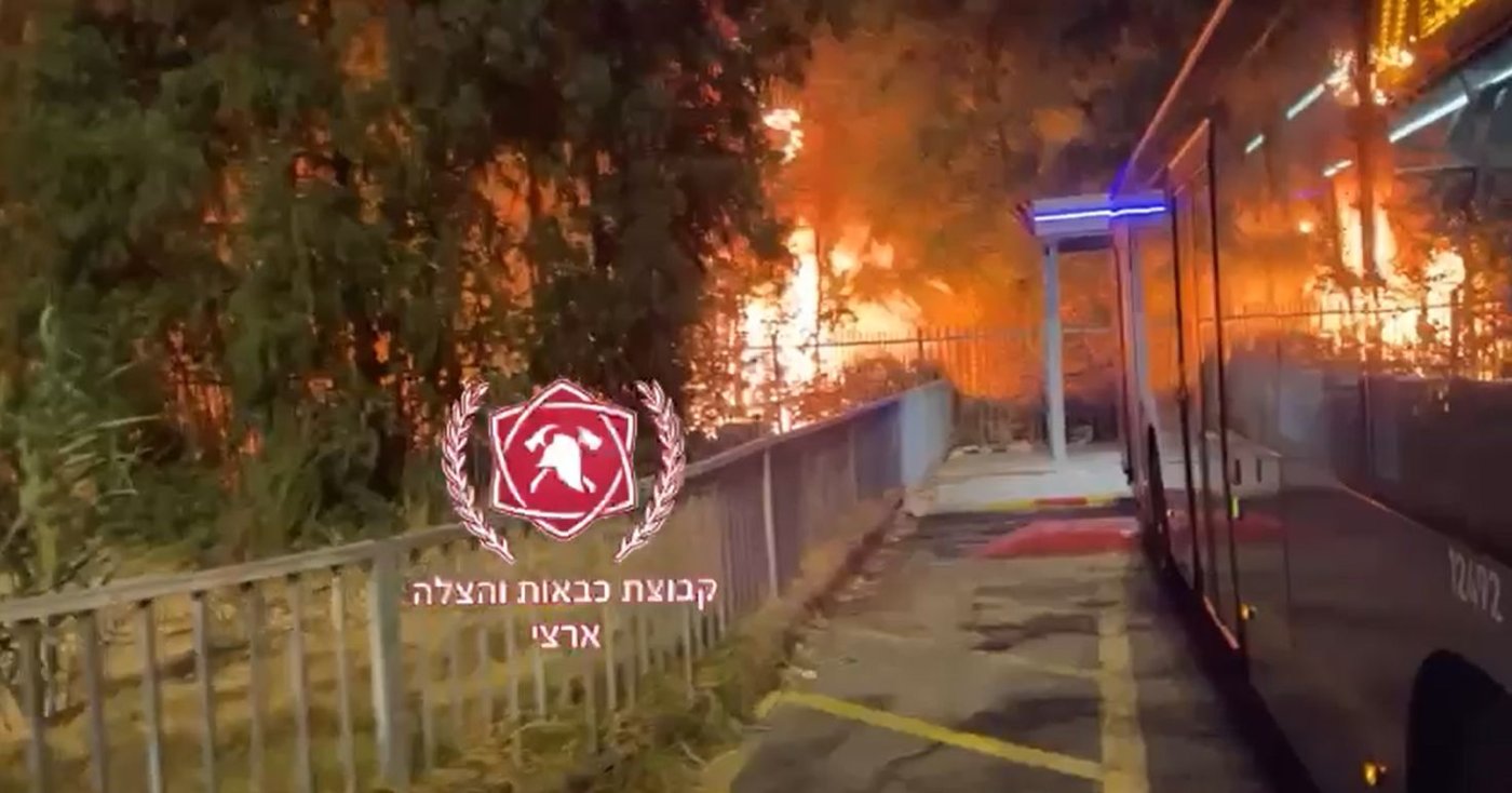 לוחמי האש פעלו בשריפה סמוך למשרד הרישוי