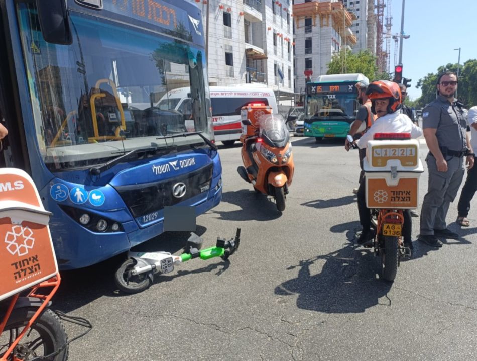 שתי נערות בנות 14, נפגעו מאוטובוס ברחוב אנילביץ בת ים