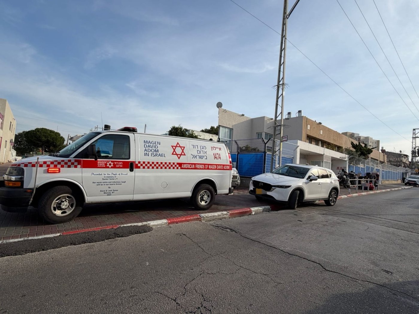 אישה במצב קשה אחרי שנפלה אל בריכה ציבורית בבת ים