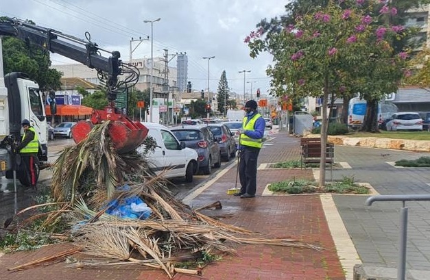 חולון נערכת לחגי תשרי