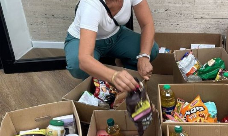 מוצרי מזון לראש השנה עבור משפחות העיר לקוחות הרווחה.