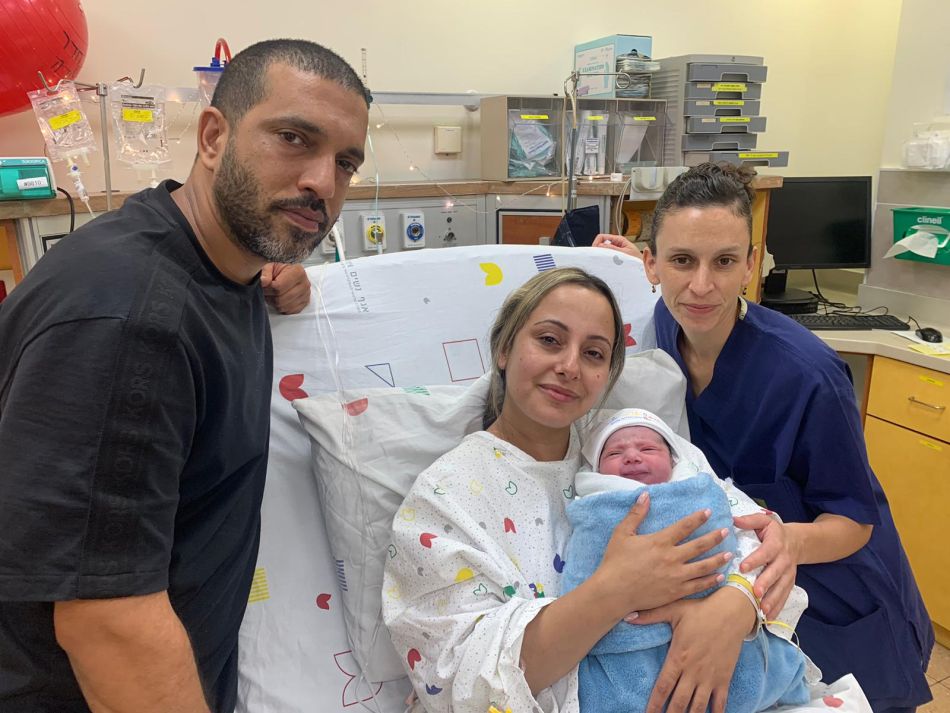 התינוקת הראשונה לשנה החדשה נולדה בוולפסון