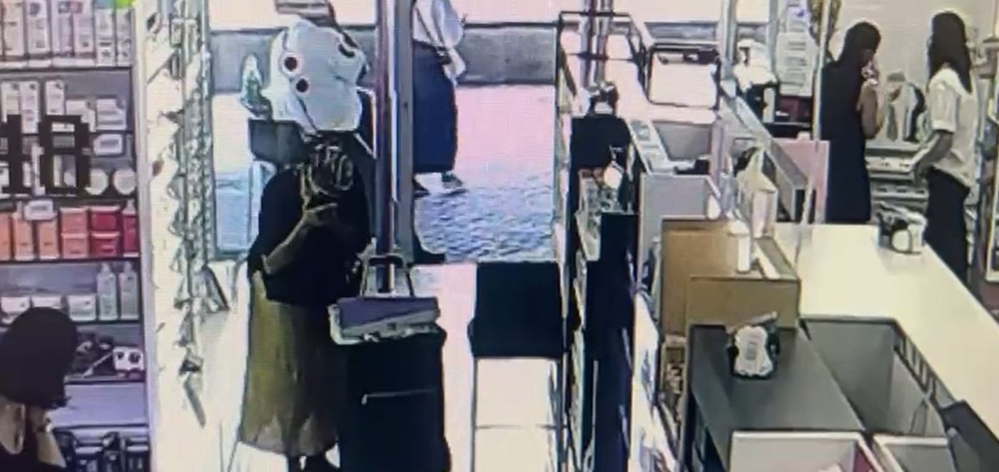 המשטרה חוקרת: מי ריסס גז פלפל בקניון בת ים?
