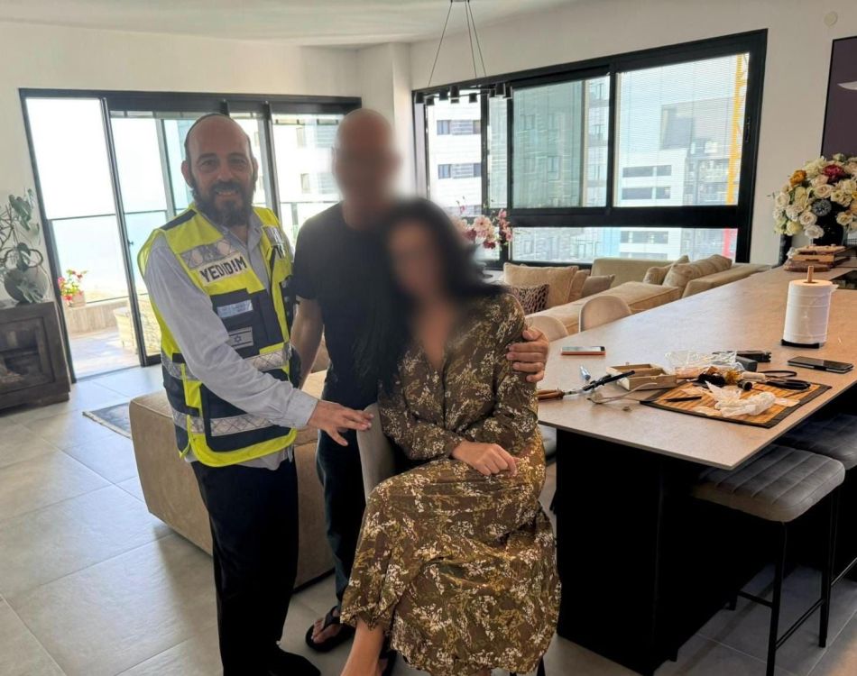חילוץ טבעות חריג מאצבע תושבת בת ים