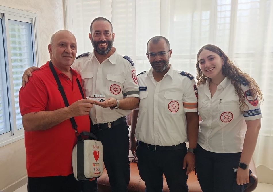תושב בת ים נפגש עם צוות מד"א שהציל את חייו