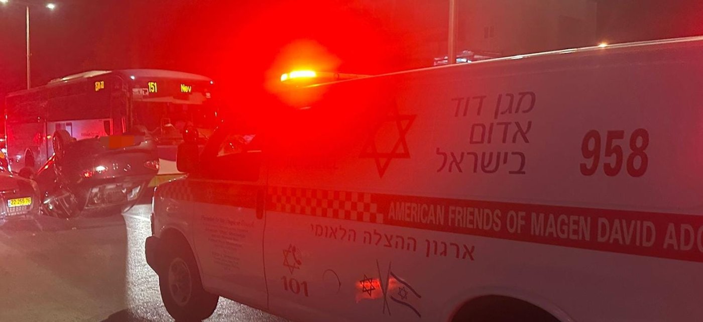 פצוע בהתהפכות רכב בראשון לציון