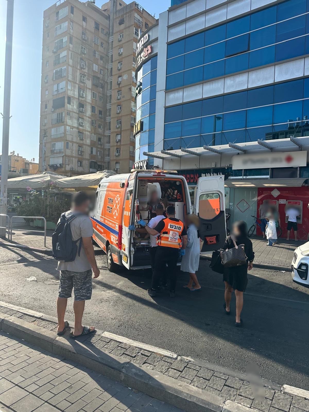 רוכב אופניים נפגע בתאונה במרכז בת ים