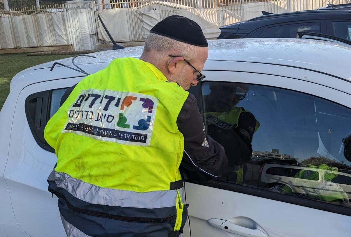בת שנתיים ננעלה ברכב בבת ים