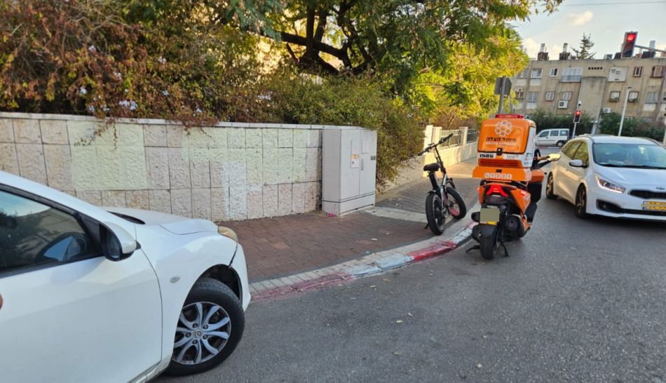 רוכב אופניים נפצע בתאונה ברחוב ניצנה בת ים